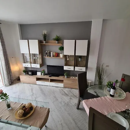 Duplex Penthouse Puerto Colon Only 5 Min. To The Beach, 2 Terraces, Pool, Wifi, Dishwasher